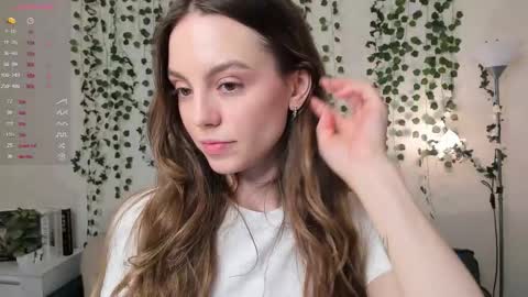 Snapshot of sweet_and_flirt chatting on October 28, 7:23 am Alice online show from October 28, 7:23 am