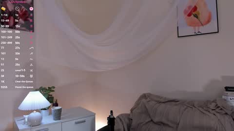 Snapshot of sweet_and_flirt chatting on March 11, 7:25 am Alice online show from March 11, 7:25 am