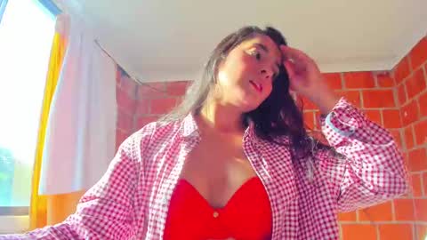 sweet and hot alaia online show from October 12, 9:25 pm
