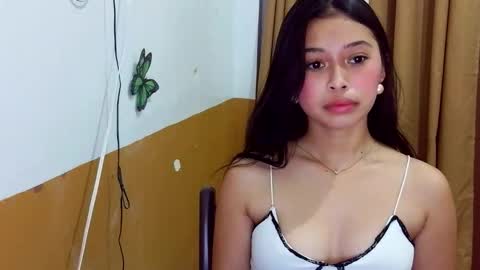Snapshot of sweet_angela0701 chatting on March 17, 2:09 pm sweet_angela0701 online show from March 17, 2:09 pm