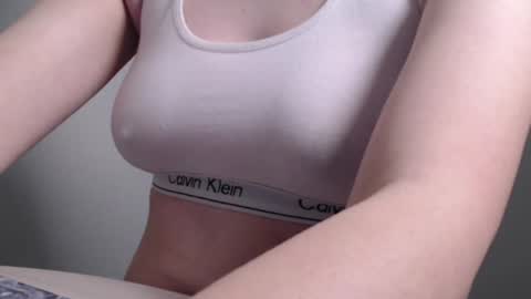 Snapshot of sweet_baby_kate chatting on December 1, 4:29 pm Kate and Erica online show from December 1, 4:29 pm