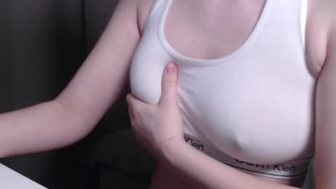 Snapshot of sweet_baby_kate chatting on December 11, 7:14 pm Kate and Erica online show from December 11, 7:14 pm