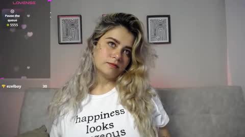 Bella Valery online show from November 12, 9:36 pm