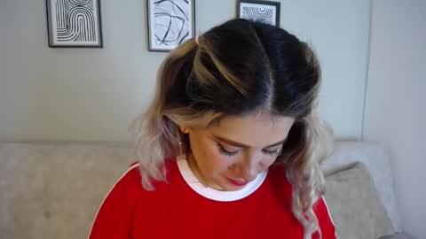 Bella Valery online show from November 24, 10:53 pm