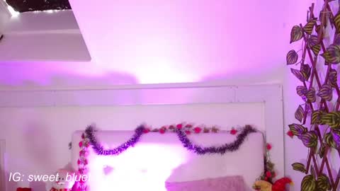 Snapshot of sweet_blueberry_ chatting on December 9, 6:03 pm sweet blueberry  online show from December 9, 6:03 pm