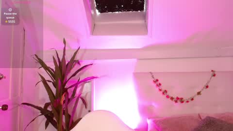 Snapshot of sweet_blueberry_ chatting on February 5, 1:44 pm sweet blueberry  online show from February 5, 1:44 pm