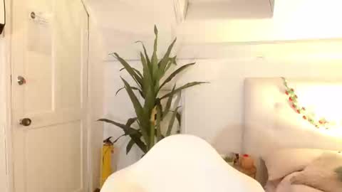 Snapshot of sweet_blueberry_ chatting on February 19, 5:16 pm sweet blueberry  online show from February 19, 5:16 pm