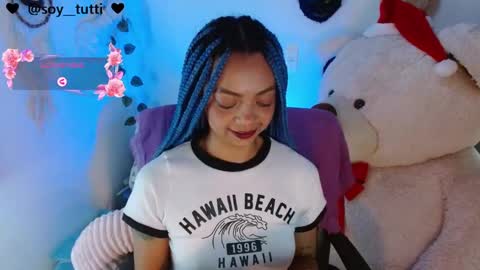 Snapshot of sweet_bluee chatting on December 17, 7:04 pm Tutti  online show from December 17, 7:04 pm