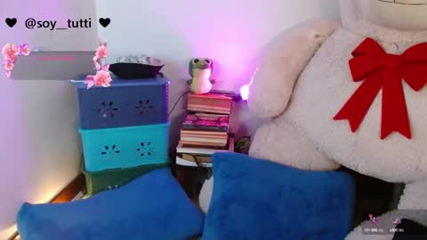 Snapshot of sweet_bluee chatting on December 30, 2:08 pm Tutti  online show from December 30, 2:08 pm