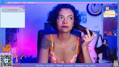 Snapshot of sweet_bluee chatting on September 28, 10:26 pm Tutti  online show from September 28, 10:26 pm