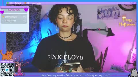 Snapshot of sweet_bluee chatting on October 1, 2:28 am Tutti  online show from October 1, 2:28 am