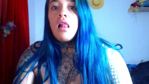 Snapshot of sweet_bubblee chatting on November 27, 12:24 am Bubbles online show from November 27, 12:24 am