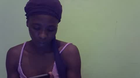 Snapshot of sweet_candie01 chatting on November 10, 1:21 pm sweet_candie01 online show from November 10, 1:21 pm