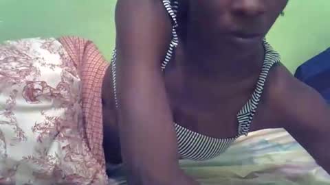 Snapshot of sweet_candie01 chatting on November 21, 2:21 am sweet_candie01 online show from November 21, 2:21 am