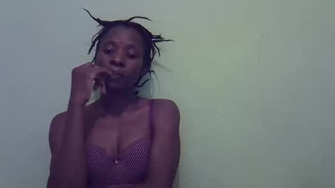 Snapshot of sweet_candie01 chatting on November 21, 2:38 pm sweet_candie01 online show from November 21, 2:38 pm