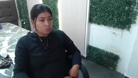 Snapshot of sweet_canelaa73 chatting on November 13, 1:43 pm canelaa online show from November 13, 1:43 pm
