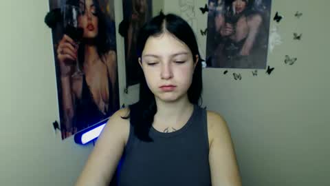 Snapshot of sweet_cherryg chatting on October 25, 6:32 am Ivy online show from October 25, 6:32 am
