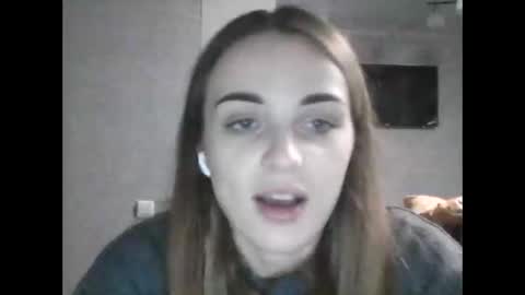 Snapshot of sweet_cute98 chatting on December 2, 5:19 pm sweet_cute98 online show from December 2, 5:19 pm