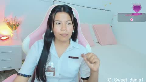 sweet_dania_ online show from September 25, 5:44 am