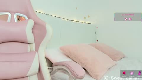 sweet_dania_ online show from October 9, 6:55 am