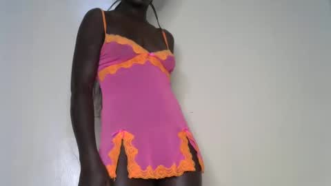 Snapshot of sweet_diva19 chatting on March 6, 9:25 am sweet_diva19 online show from March 6, 9:25 am