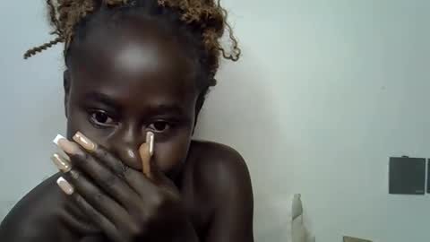 Snapshot of sweet_diva19 chatting on November 26, 10:33 pm sweet_diva19 online show from November 26, 10:33 pm