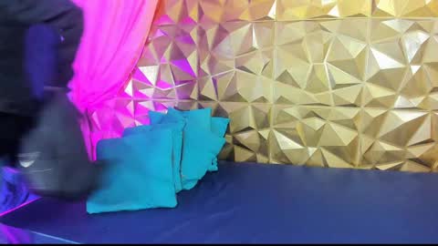  emmili  online show from January 17, 6:12 pm