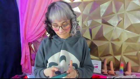  emmili  online show from January 24, 3:24 pm