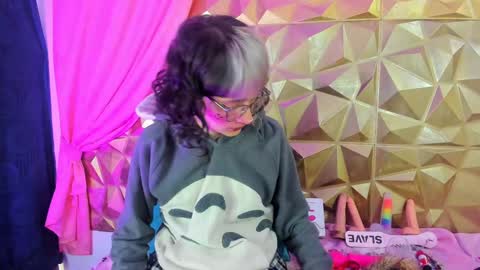  emmili  online show from February 2, 3:28 pm