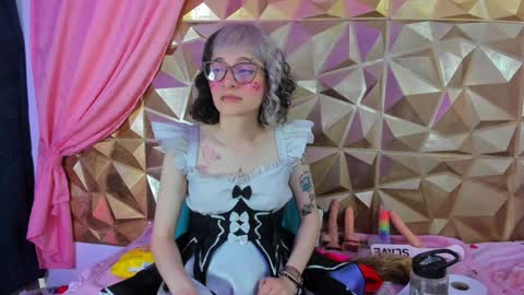  emmili  online show from February 8, 3:10 pm