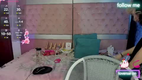 Snapshot of sweet_emmili chatting on April 30, 12:22 pm emmili online show from April 30, 12:22 pm
