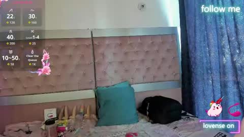 Snapshot of sweet_emmili chatting on May 20, 12:33 pm emmili online show from May 20, 12:33 pm