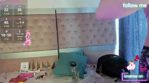 Snapshot of sweet_emmili chatting on June 2, 12:40 pm emmili online show from June 2, 12:40 pm