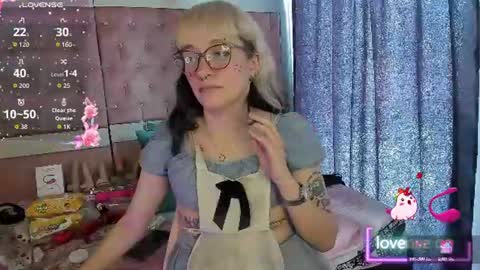 Snapshot of sweet_emmili chatting on June 12, 4:17 pm emmili online show from June 12, 4:17 pm