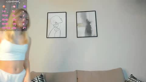 Snapshot of sweet_fairyyy chatting on February 26, 12:14 pm Julia online show from February 26, 12:14 pm