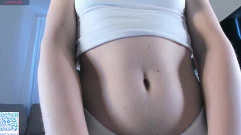 Snapshot of sweet_fairyyy chatting on March 5, 9:27 am Julia online show from March 5, 9:27 am