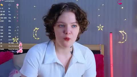 Snapshot of sweet_ferret chatting on April 20, 11:57 am Amely online show from April 20, 11:57 am