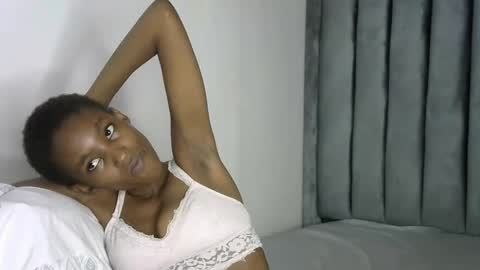 Snapshot of sweet_freaky chatting on December 13, 7:53 pm sweet_freaky online show from December 13, 7:53 pm