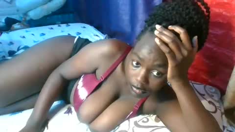 Snapshot of sweet_hennessey chatting on June 20, 9:28 pm sweet_hennessey online show from June 20, 9:28 pm