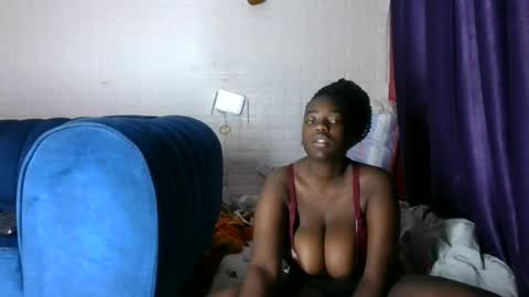 Snapshot of sweet_hennessey chatting on June 28, 11:49 am sweet_hennessey online show from June 28, 11:49 am