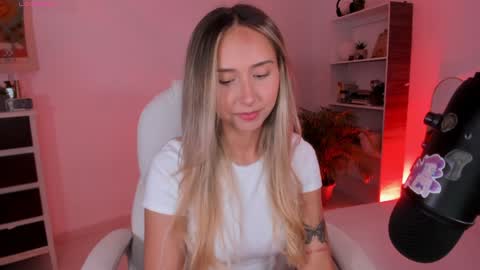 Snapshot of sweet_kalisa chatting on January 27, 3:50 pm Call me Kali  online show from January 27, 3:50 pm