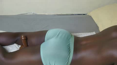 Snapshot of sweet_kambi chatting on October 23, 3:33 pm moha AND roy online show from October 23, 3:33 pm