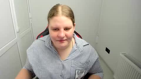 Snapshot of sweet_karla_la chatting on May 12, 7:05 am Karla online show from May 12, 7:05 am