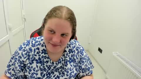 Snapshot of sweet_karla_la chatting on June 17, 12:07 pm Karla online show from June 17, 12:07 pm