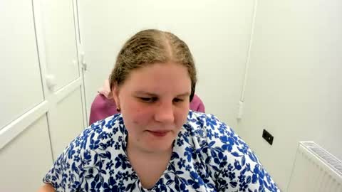 Snapshot of sweet_karla_la chatting on June 18, 12:31 pm Karla online show from June 18, 12:31 pm