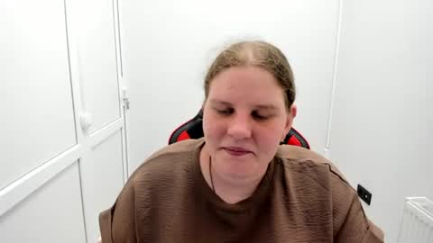 Snapshot of sweet_karla_la chatting on June 21, 12:52 pm Karla online show from June 21, 12:52 pm