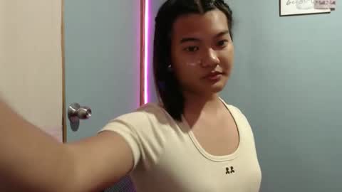 Snapshot of sweet_kimmy_onboard chatting on May 8, 8:08 am sweet_kimmy_onboard online show from May 8, 8:08 am