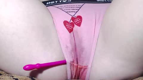 Snapshot of sweet_kitten25 chatting on February 6, 10:26 am Kitten online show from February 6, 10:26 am