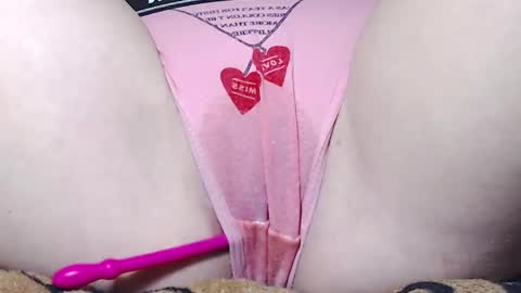 Snapshot of sweet_kitten25 chatting on February 19, 10:12 am Kitten online show from February 19, 10:12 am