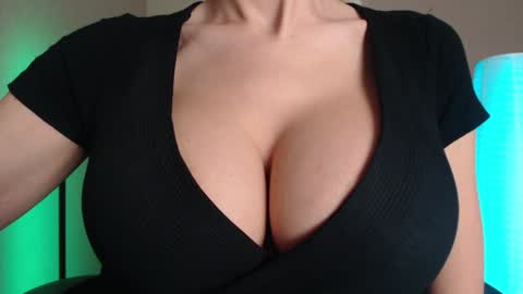 Snapshot of sweet_lil_thing chatting on December 4, 7:06 am Jen online show from December 4, 7:06 am